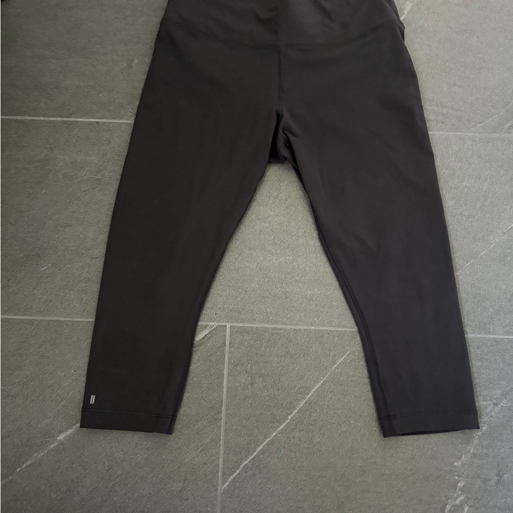 No Bull gray capri leggings EUC MEDIUM